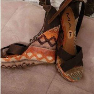 GREAT COLOR FOR FALLWedge Heels